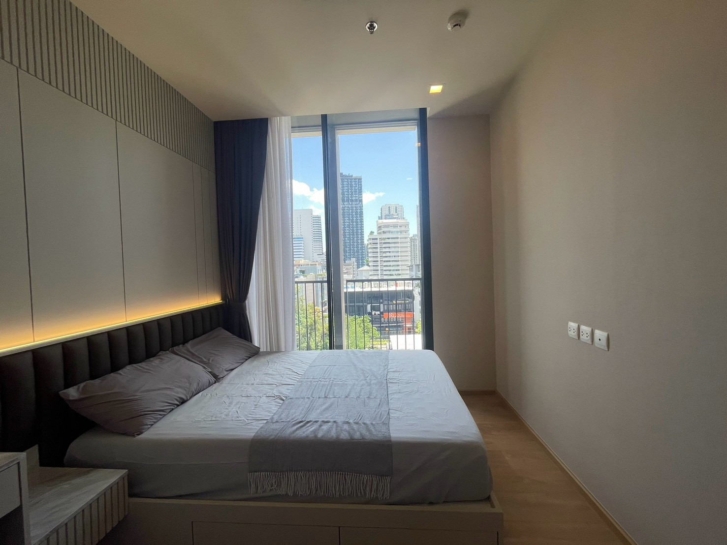Hurry and sell! 8 MB* Corner room 35 sq m, hard to find! Phrom Phong location! City + garden view, walk to BTS, opposite EmSphere Soi.