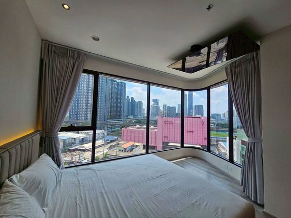 ห้องใหญ่ 2 ห้องนอน บิวท์อินใหม่ทั้งห้อง วิวเมืองสวย ใกล้ MRT พระราม 9 และ Central Rama 9
