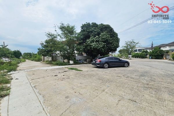 Land for sale, Phraya Suren - Panya Indra, 86 sq m, Chuenkamonniwet Village 7, Khlong Sam Wa, near the Pink Line.