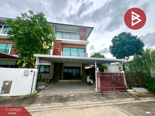 ขายบ้านแฝดหรูหลังใหญ่ 3 ชั้น  หมู่บ้านศุภาลัย เอสเซ้นส์ ลาดพร้าว (Supalai Essence Ladprao) กรุงเทพมหานคร 