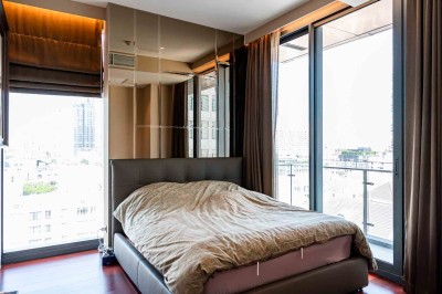 🔥Urgent Sale+🔥 Khun By Yoo Thonglor 12, near BTS Thonglor station. Fully furnished and ready to move in.