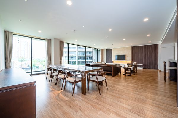 Park Court Sukhumvit 77, good price, 4 bedrooms, room for sale with tenant, pool view, wide area 284 sq m, pets allowed.