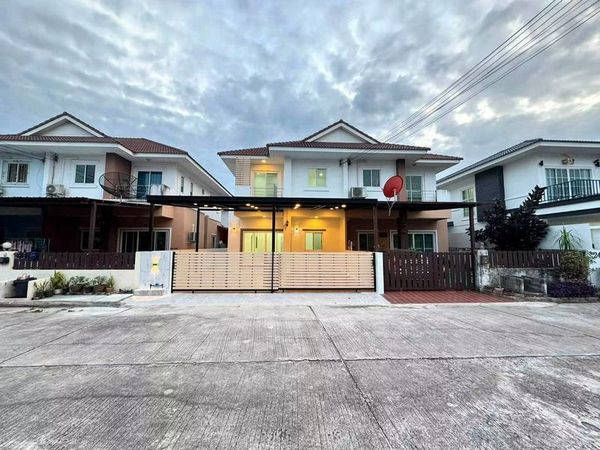 ขายบ้านแฝดศรีราชา ศรีนครินทร์–นาพร้าว 4 ห้องนอน รีโนเวทใหม่
