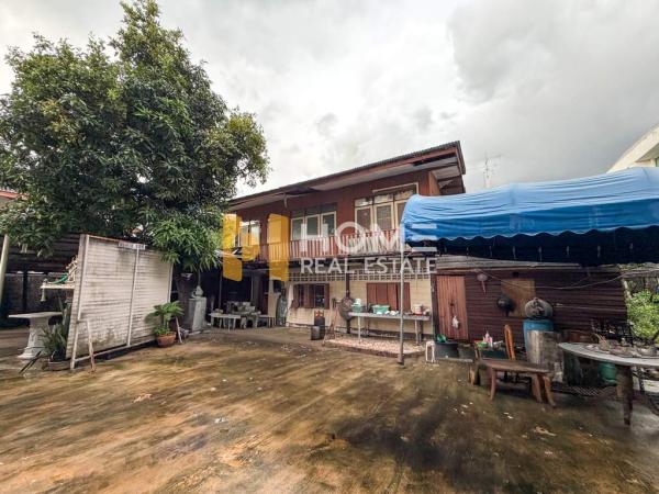 Land plot of 217 square wah in Phakamart Village, Pridi Phanomyong 26. / 217 Square Wa (FOR SALE) GNG211