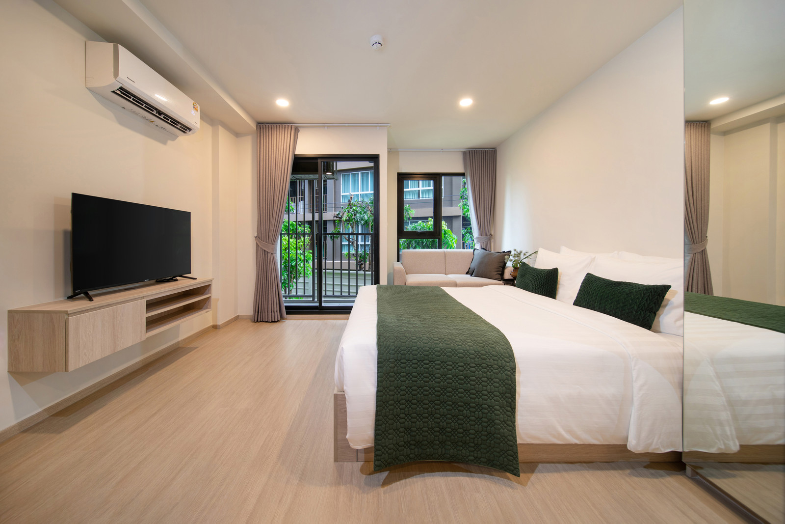 🔥 Condo for Rent – Kathu–Patong | By Hampton 🔥 🏝️ Service Residence by Hampton – Phuket ✨ 1 Bedroom Plus | 34 sq.m. 📍 Prime Kathu Location – Conveniently located with easy access to Patong and surrounding areas. ✅ Fully furnished & ready to move in