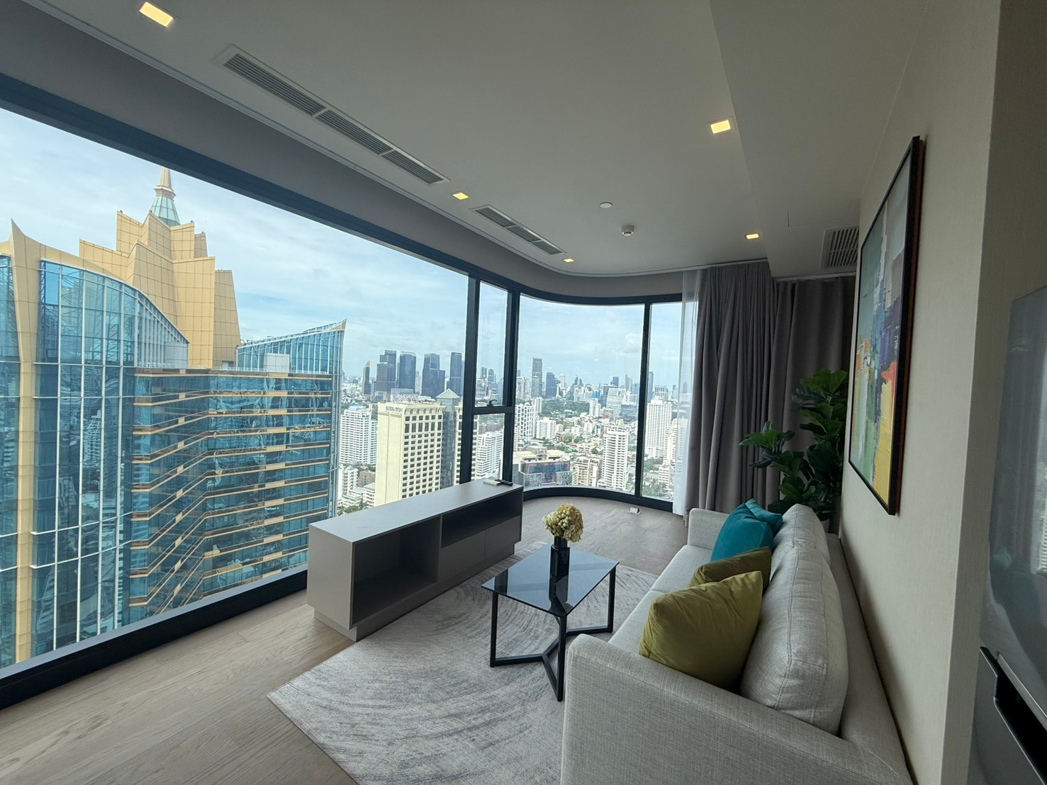 🔥 High-Floor 2BR in the Heart of Asoke 🔥 High-Floor 2BR in the Heart of Asoke