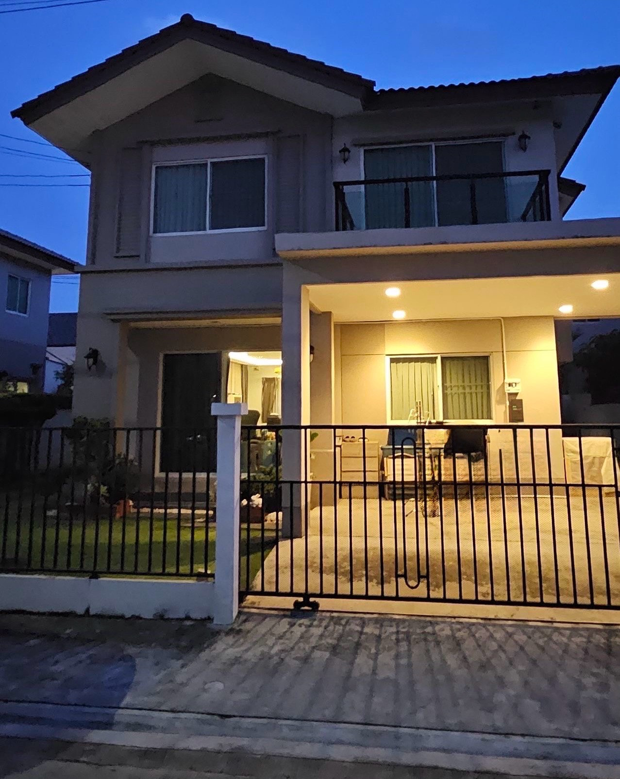Fully Furnished 4-Bedroom House in Vararom Watcharapol–Permsin with Complete Furniture and Appliances Fully Furnished 4-Bedroom House in Vararom Watcharapol–Permsin with Complete Furniture and Appliances