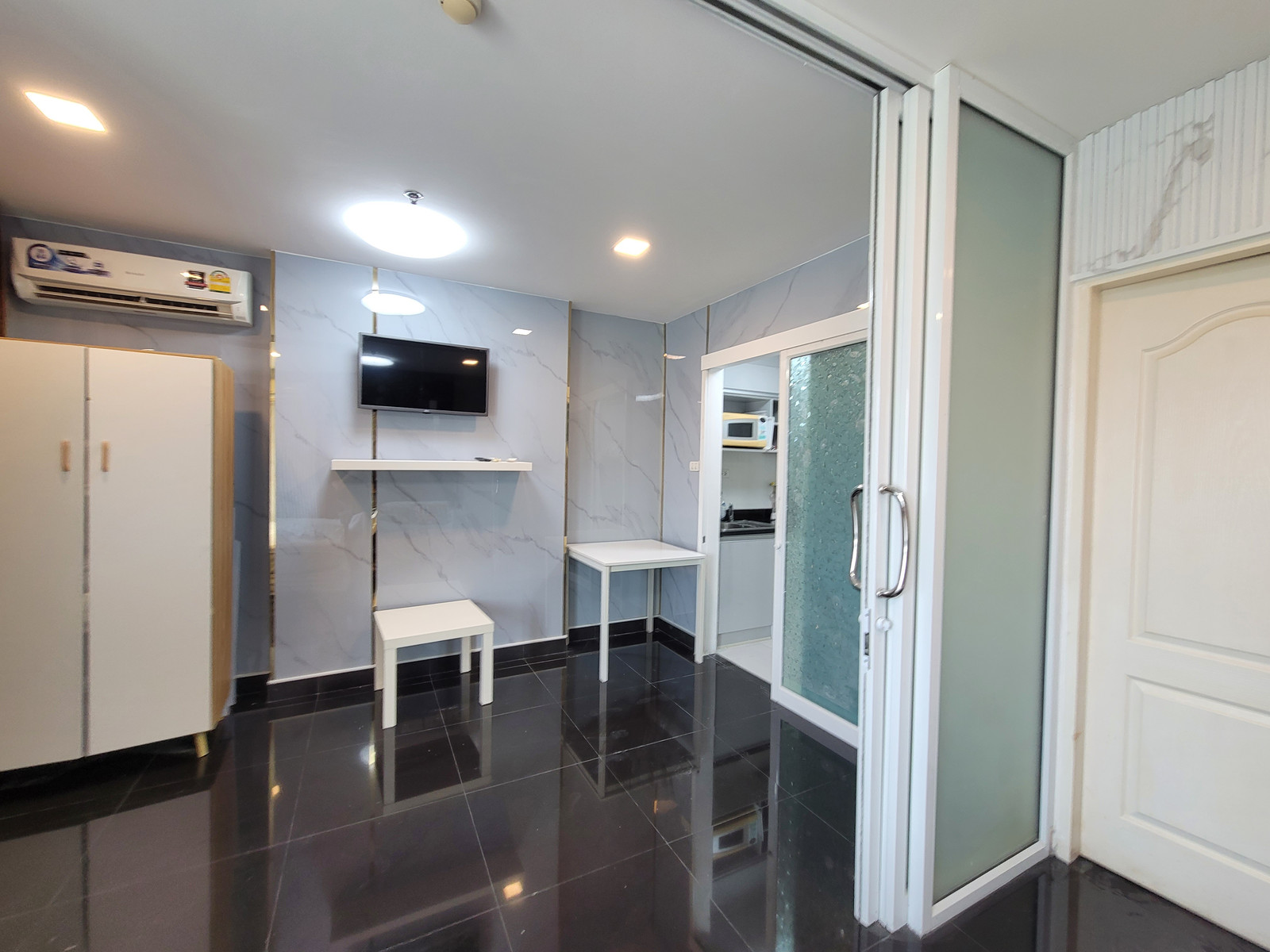 12th floor, renovated condo, new room, latest 12/8/69