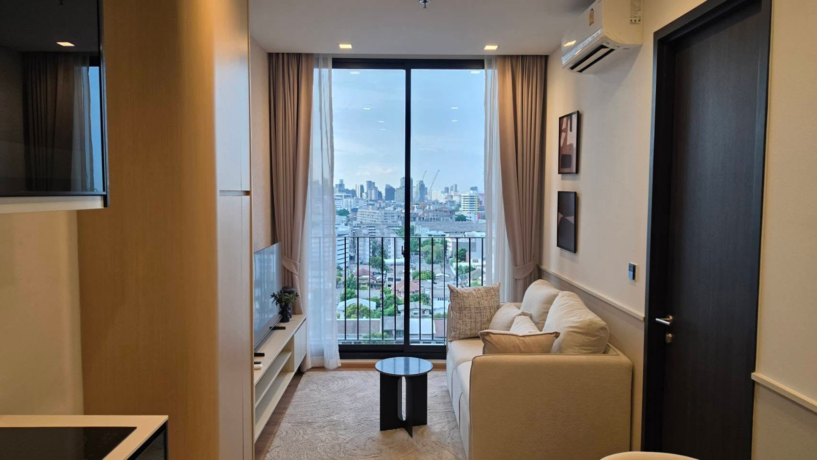 Condo for rent, next to BTS Ari, high floor room, open city view, not blocked, ready to move in, free voucher worth 1,000 baht. Condo for rent, next to BTS Ari, high floor room, open city view, not blocked, ready to move in, free voucher worth 1,000 baht.