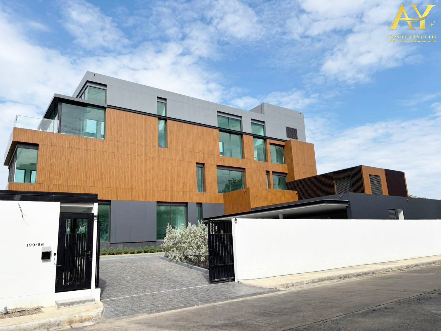 Open for sale: a luxury detached house, a private mansion in a prime location, Windmill Park, with a large area of ​​385 square meters with a magnificent usable area of ​​1,200 square meters, answering every lifestyle with the most exclusive recreational 
