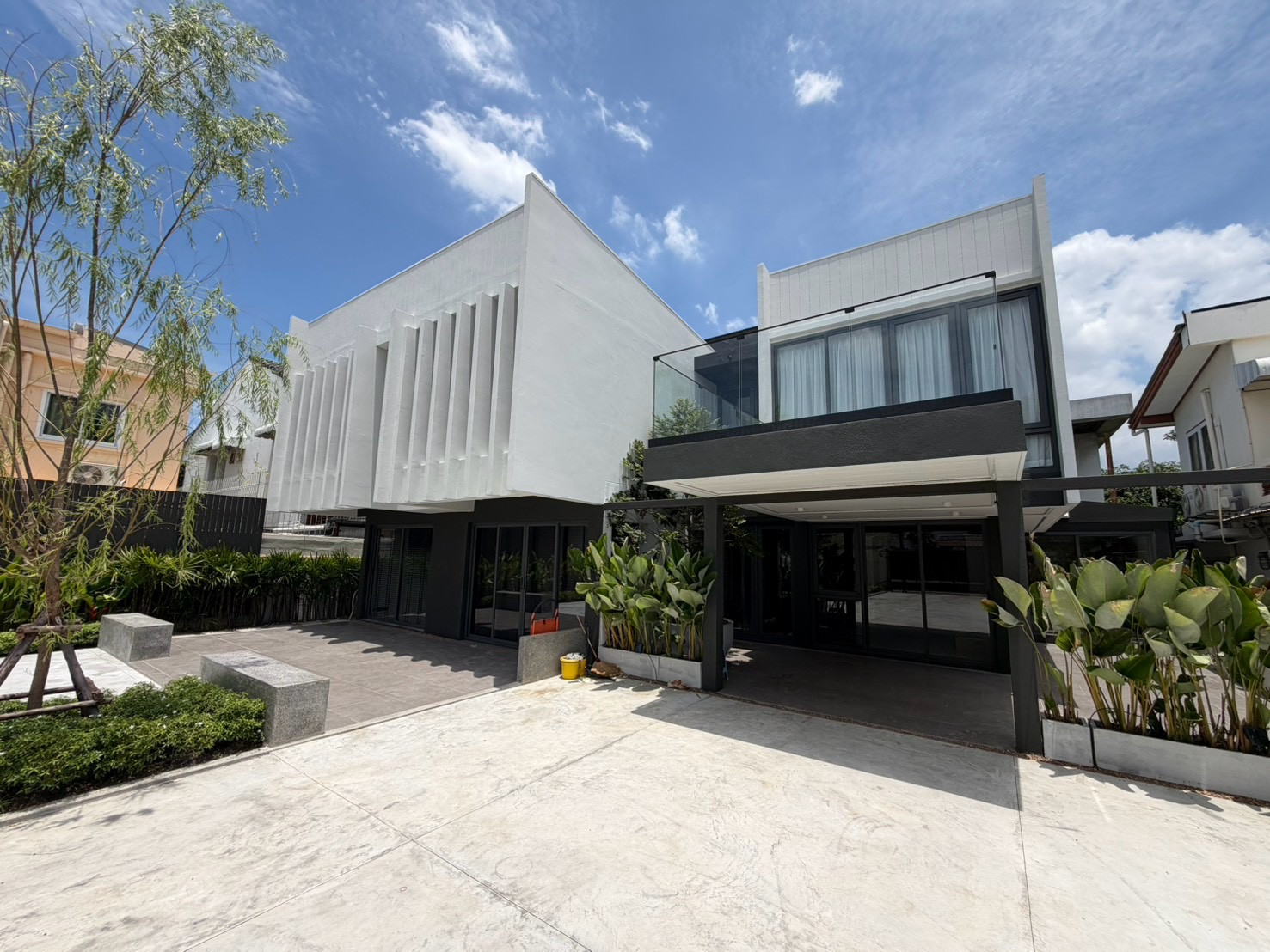 Rare Detached House with Large Garden & Parking 4-5 cars in Pridi Banomyong 26 Rare Detached House with Large Garden & Parking 4-5 cars in Pridi Banomyong 26
