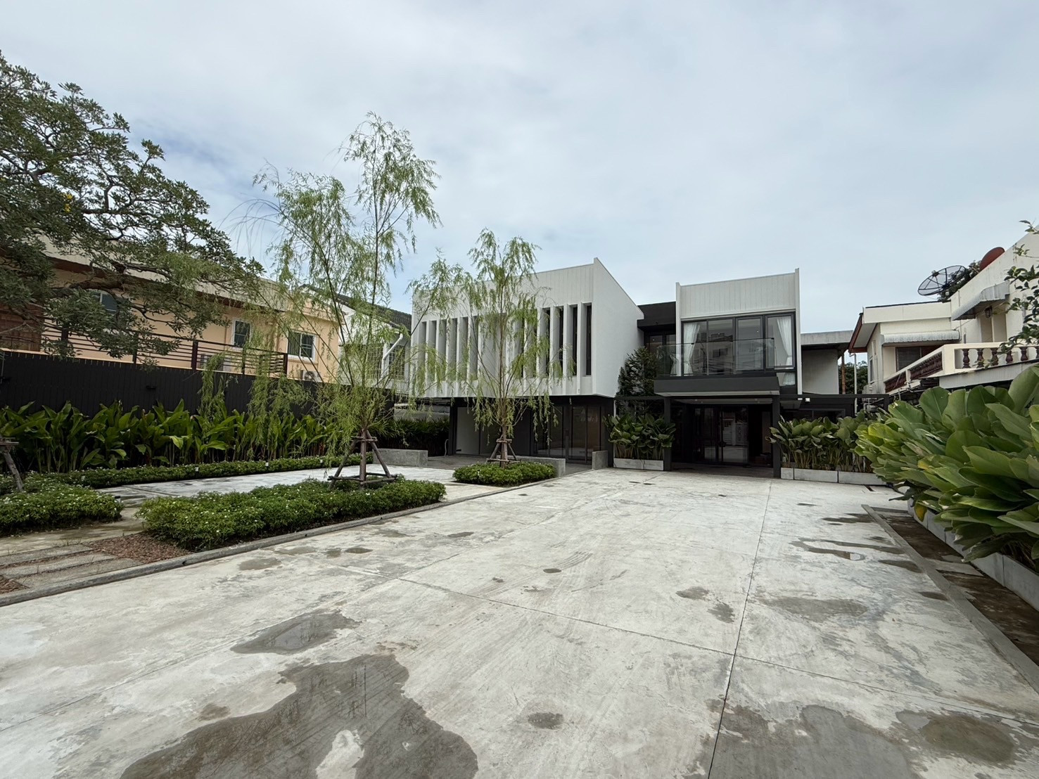 For sale/rent single house 118 square wah, Soi Pridi Banomyong 26, Sukhumvit 71, newly renovated, never occupied. For sale/rent single house 118 square wah, Soi Pridi Banomyong 26, Sukhumvit 71, newly renovated, never occupied.