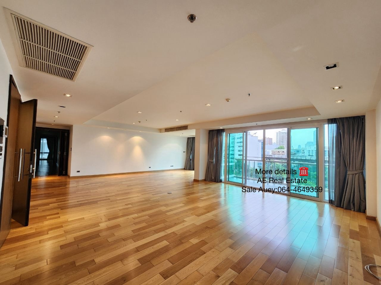 ✨ Low Rise Private Residence 4 Bed • 300 Sq.m. Private Elevator 5 Min Walk to BTS Phrom Phong ✨ Low Rise Private Residence 4 Bed • 300 Sq.m. Private Elevator 5 Min Walk to BTS Phrom Phong