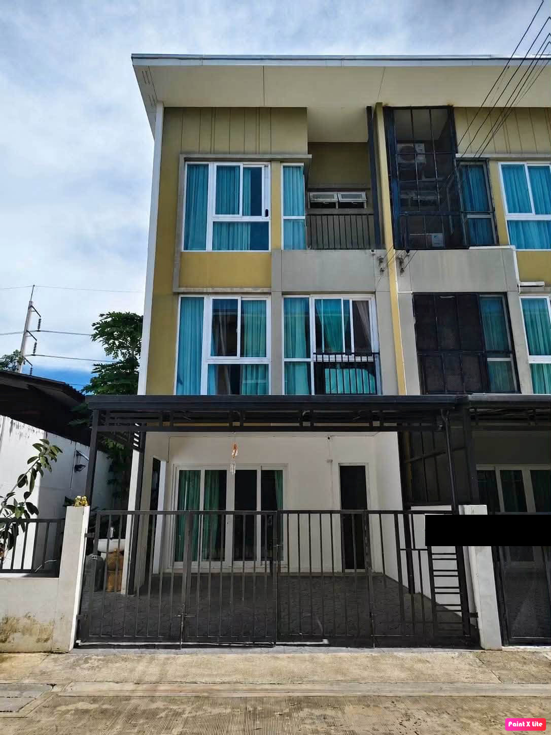 For rent, corner house, 34 sq m, 3 bedrooms, 3 bathrooms, 3-story townhome, Bless Town Srinakarin, Nam Daeng.