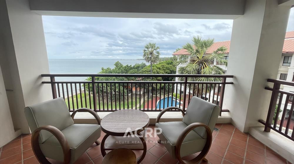 For sale Beautiful beachfront condominium Santi Pura Residences, Hua Hin.