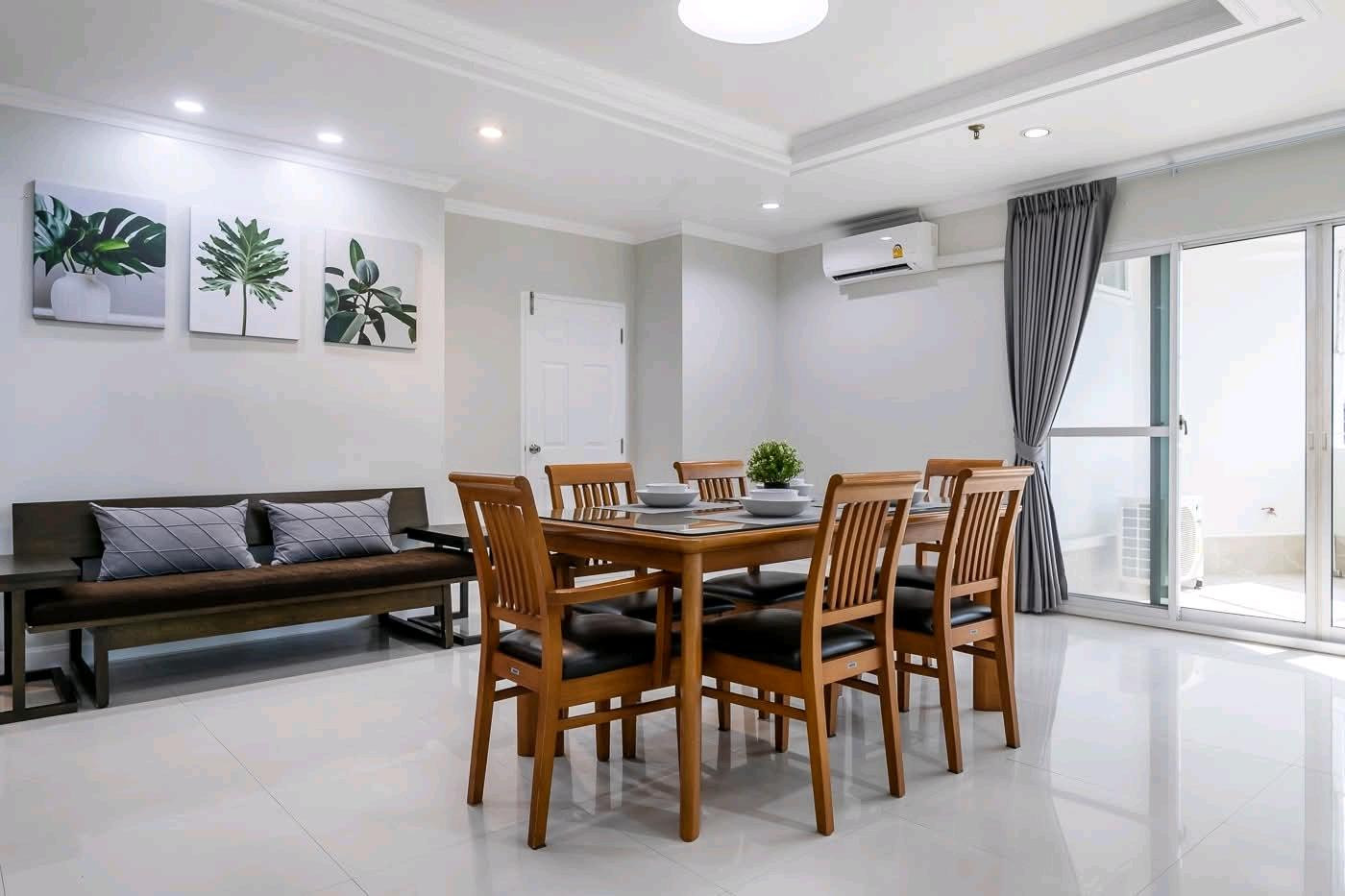 ให้เช่า] FIFTY FIFTY TOWER CONDOMINIUM 3 ห้องนอน 🛏️2 ห้องน้ำ + 1 ห้องน้ำเพิ่มเติมในห้องแม่บ้าน 🚿  ขนาด 223 ตร.ม.คอนโดห้องใหญ่ใจกลางทองหล่อ | พื้นที่กว้างถึง 223 ตร.ม. พร้อมอยู่ทันที – รูปที่ 3