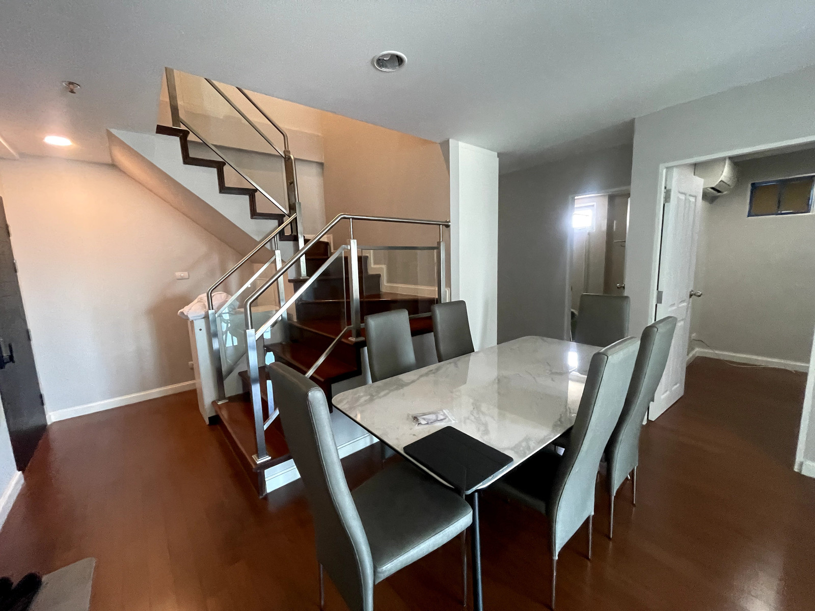 Belle Grand พระราม9 - Duplex 107 ตรม. ชั้น 41-42  3 นอน 3 น้ำ ให้เช่า 60,000 / เดือน