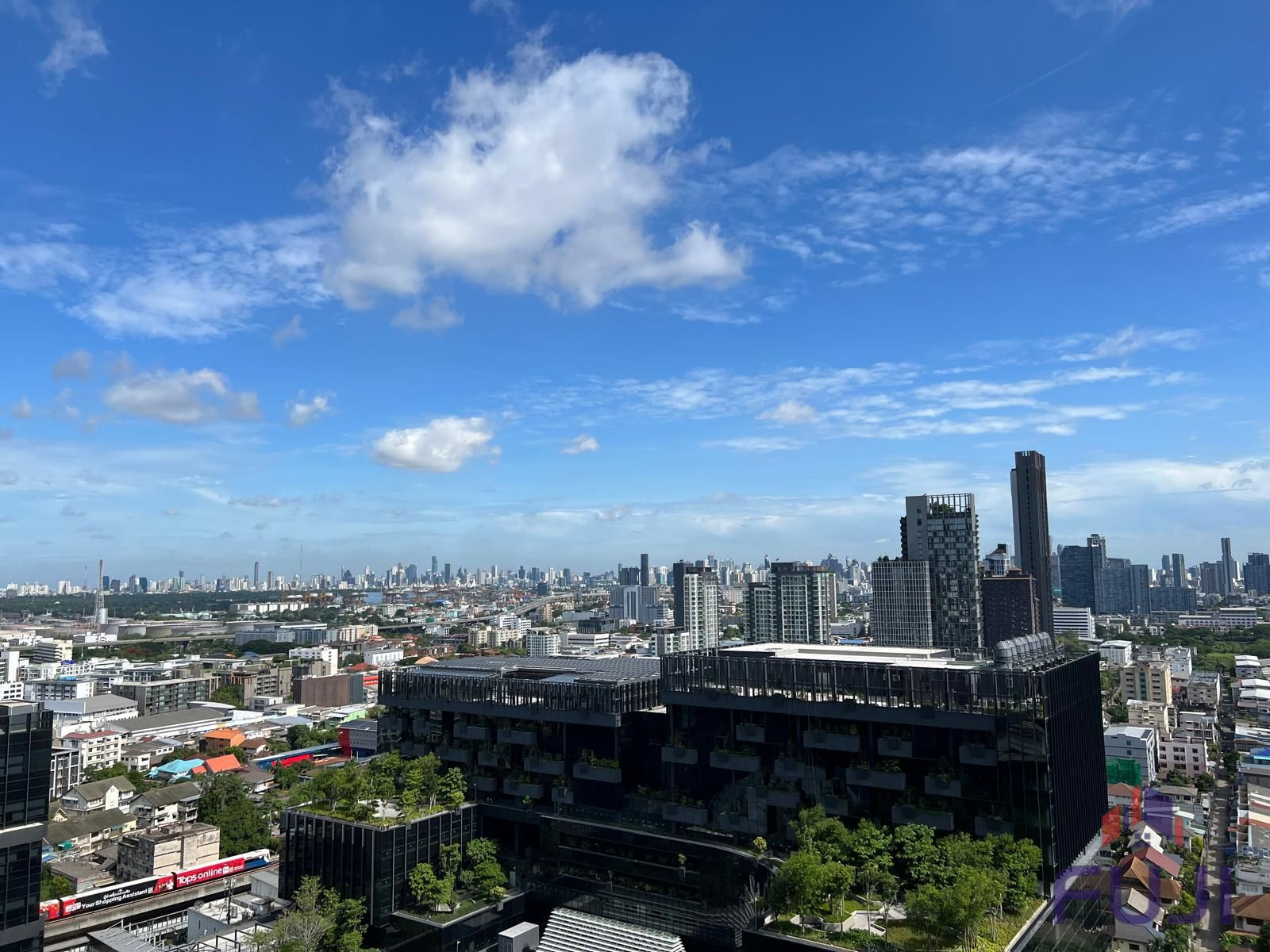 Modern Luxury Living at Whizdom Essence Sukhumvit