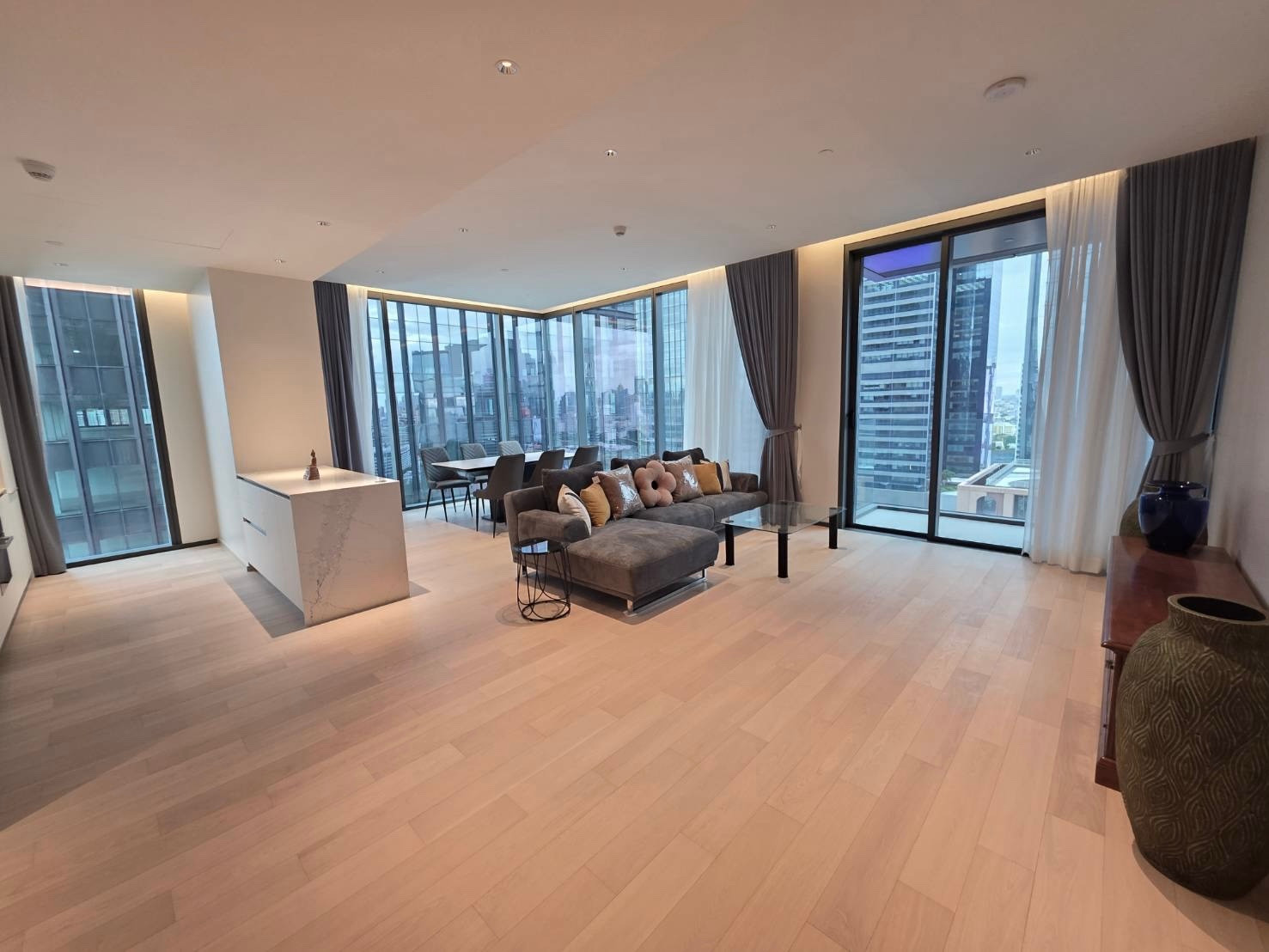 EIGHTEEN SEVEN One Bangkok 187: 2bed 2.5bath 135sqm. 250,000/mth Am: 0656199198 EIGHTEEN SEVEN One Bangkok 187: 2bed 2.5bath 135sqm. 250,000/mth Am: 0656199198