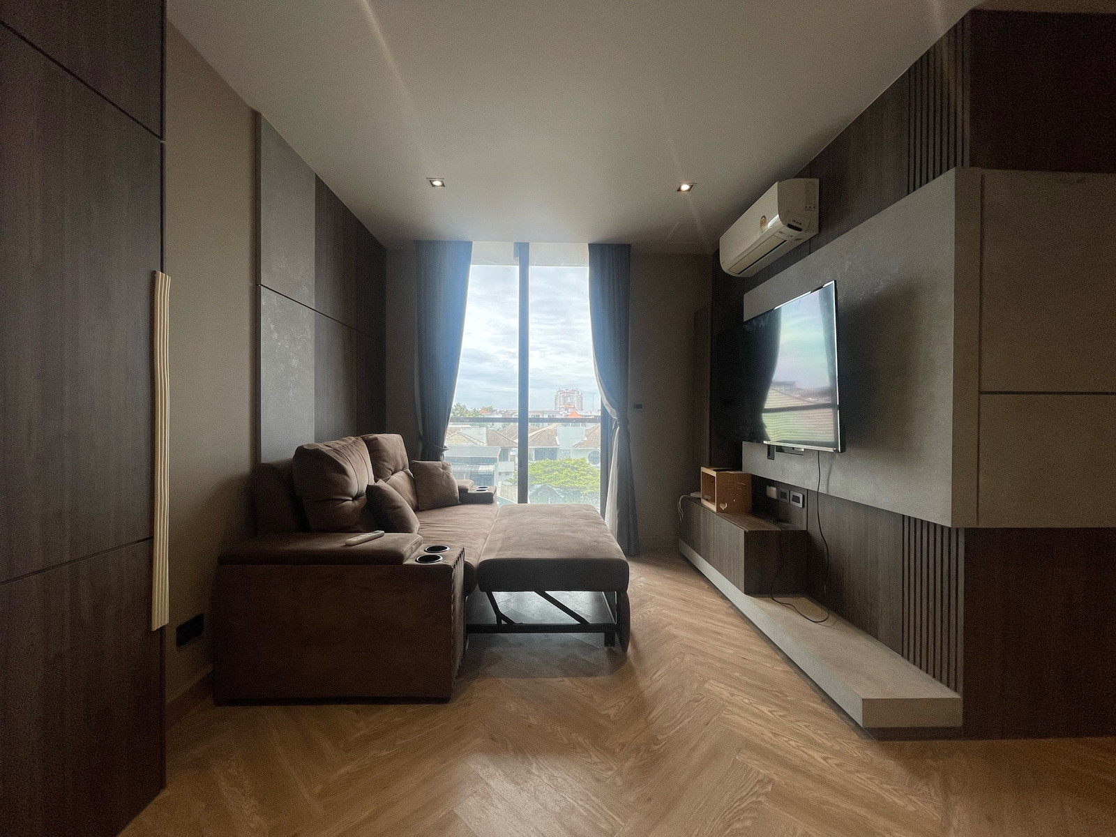 AVAILABLE ( FOR RENT ) 1 BEDROOM PLUS 58 SQ.M NICE DECORATION READY TO MOVE IN AVAILABLE ( FOR RENT ) 1 BEDROOM PLUS 58 SQ.M NICE DECORATION READY TO MOVE IN