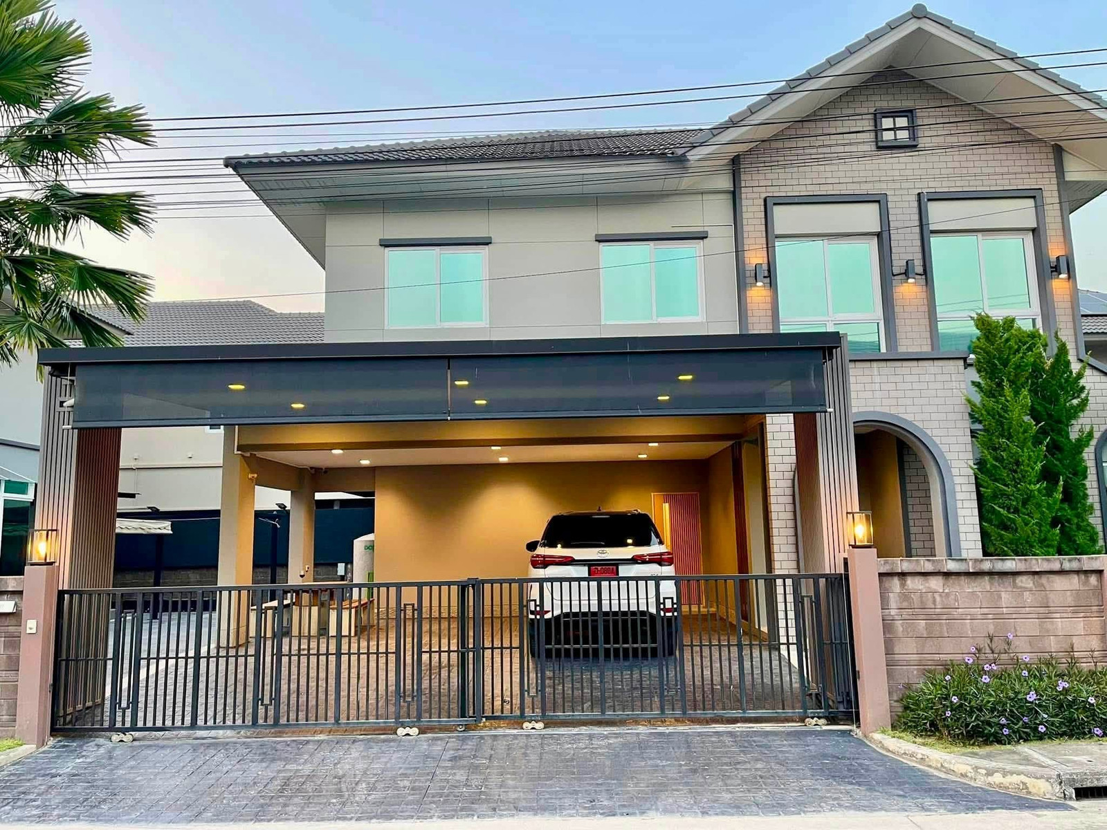 Luxury Homes in Laddarom Elegance, Ruamchok, Chiang Mai Provincial Hall, 2 Houses Available Luxury Homes in Laddarom Elegance, Ruamchok, Chiang Mai Provincial Hall, 2 Houses Available