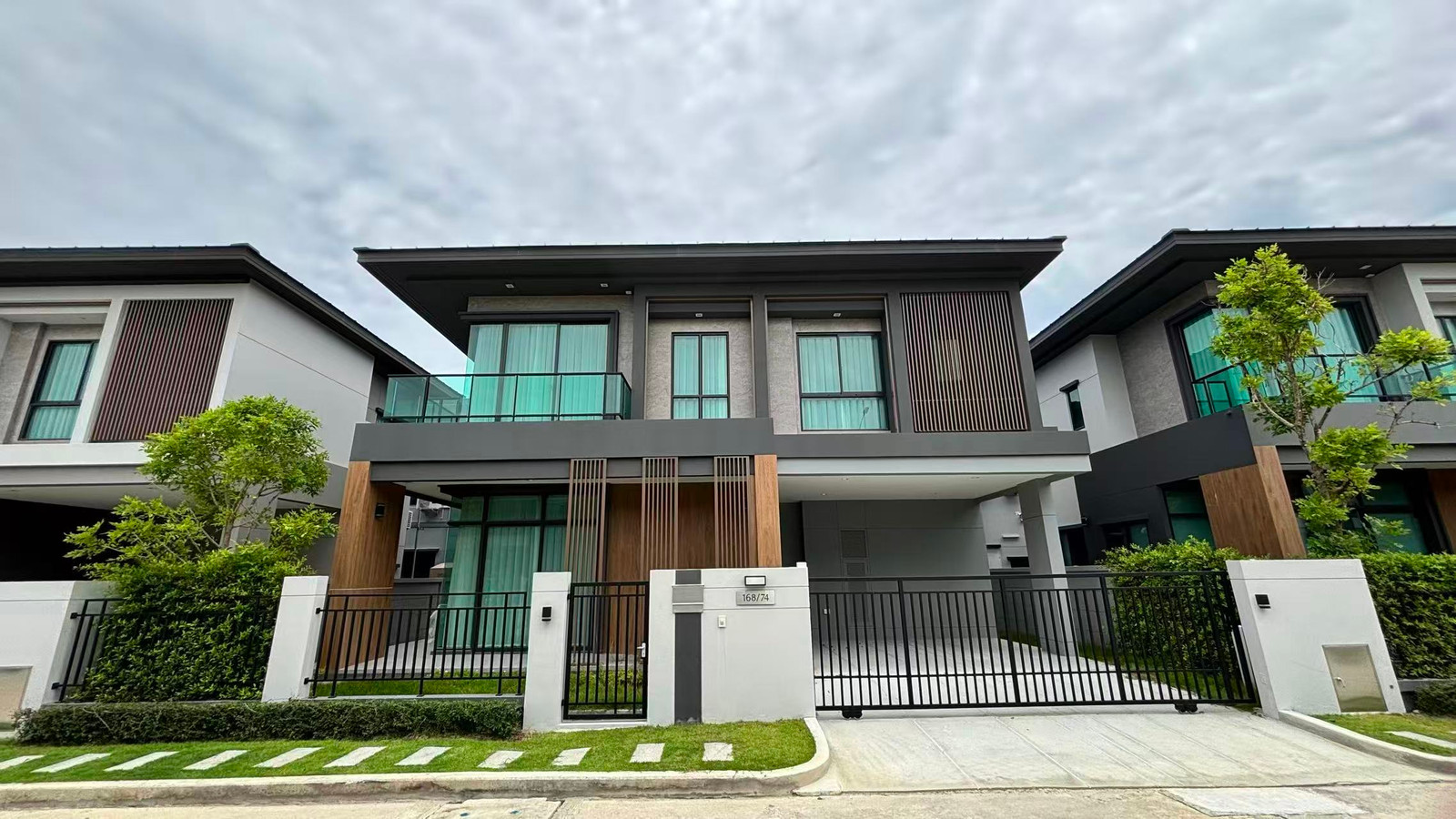 Bangkok Boulevard Bangna-Srinakarin | Luxury House No. 74 | 4BR 4BA | Ideal Choice for International School Families 100,000 THB / Month Bangkok Boulevard Bangna-Srinakarin | Luxury House No. 74 | 4BR 4BA | Ideal Choice for International School Families 100,000 THB / Month