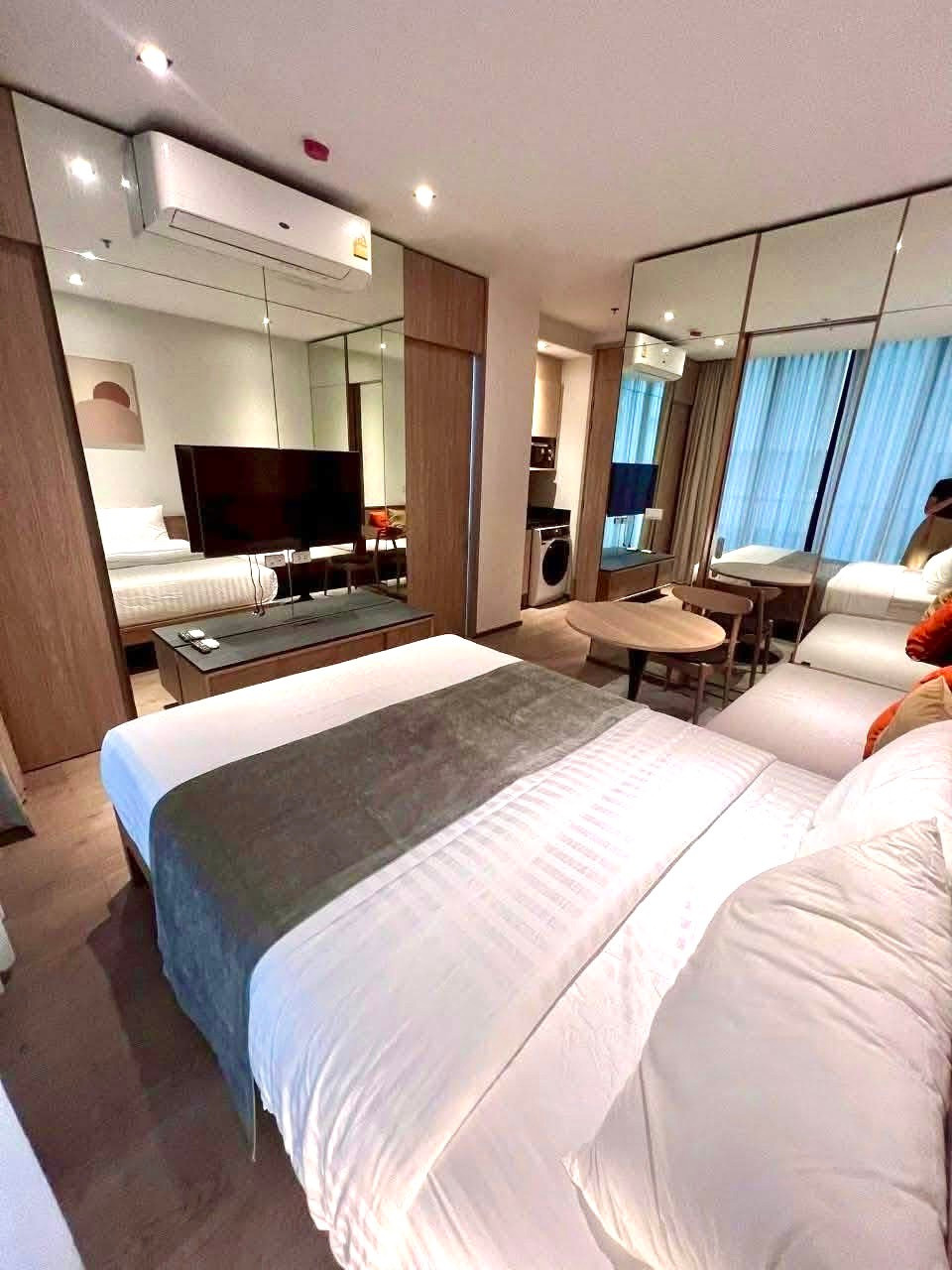 🔥Brand New🔥1 Bed with king size bed for rent at Park 24. Contact Line id : @jhrrealestate 🔥Brand New🔥1 Bed with king size bed for rent at Park 24. Contact Line id : @jhrrealestate