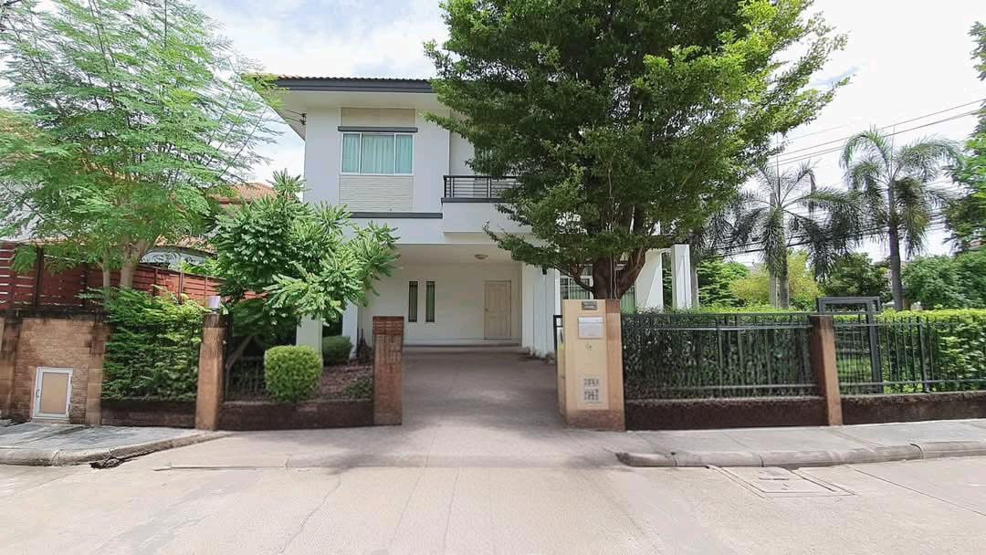 2 story detached house, 3 bedrooms, 3 bathrooms, 2 parking spaces 2 story detached house, 3 bedrooms, 3 bathrooms, 2 parking spaces