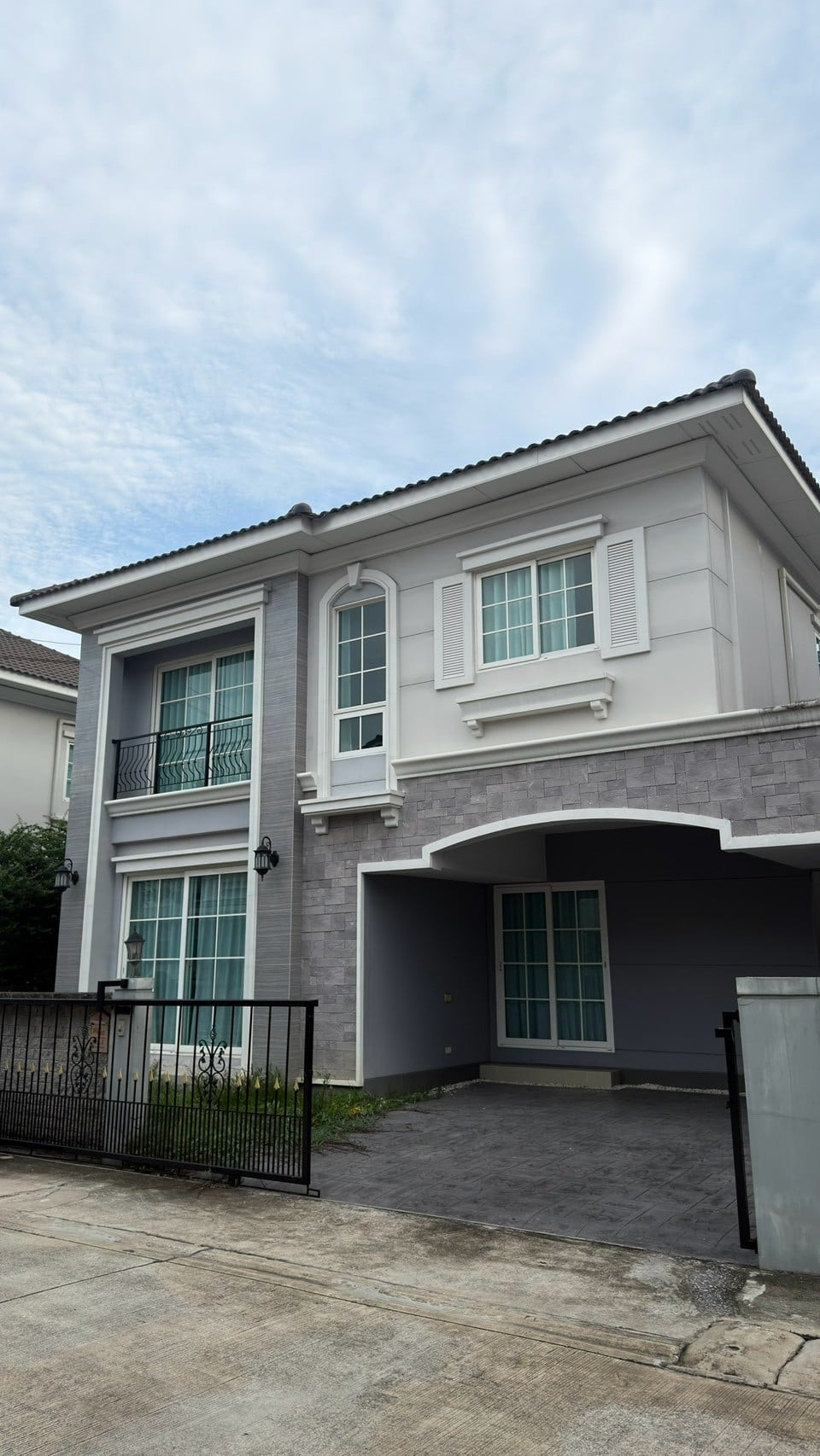 House for rent, 35.70 sq m, Golden Neo Village, Ramintra-Wongwaen, near Synphaet Hospital. House for rent, 35.70 sq m, Golden Neo Village, Ramintra-Wongwaen, near Synphaet Hospital.