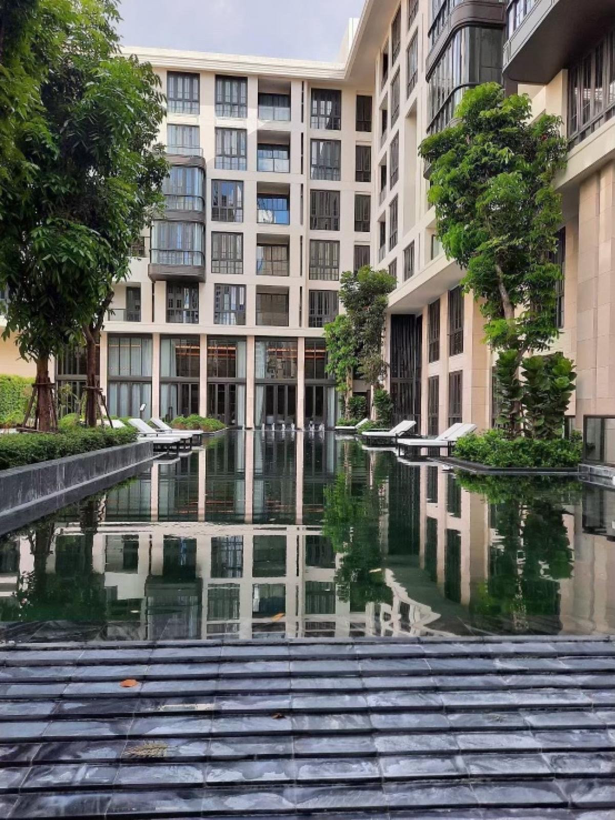 Invest, buy, rent or buy to live in yourself. Great value! The Reserve Sukhumvit 61, luxury condo near Ekkamai, corner room with window in the bathroom, has a view of Ekkamai. Invest, buy, rent or buy to live in yourself. Great value! The Reserve Sukhumvit 61, luxury condo near Ekkamai, corner room with window in the bathroom, has a view of Ekkamai.