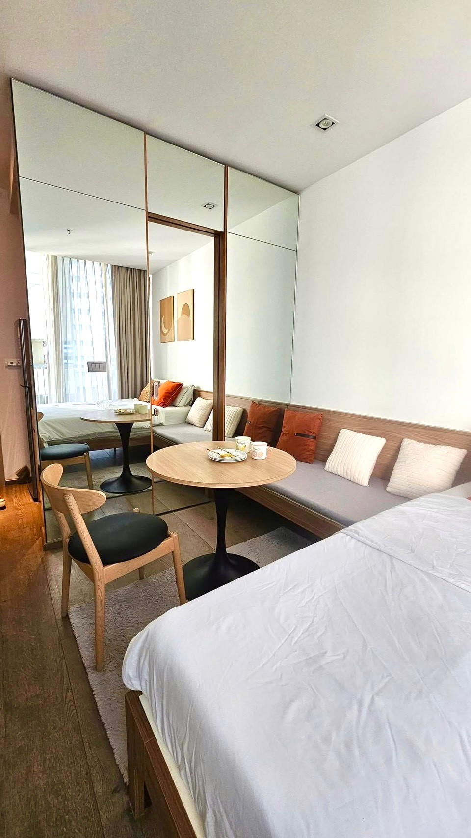 🔥Brand New🔥1 Bed with king size bed for rent at Park 24. Contact Line id : @jhrrealestate – รูปที่ 2