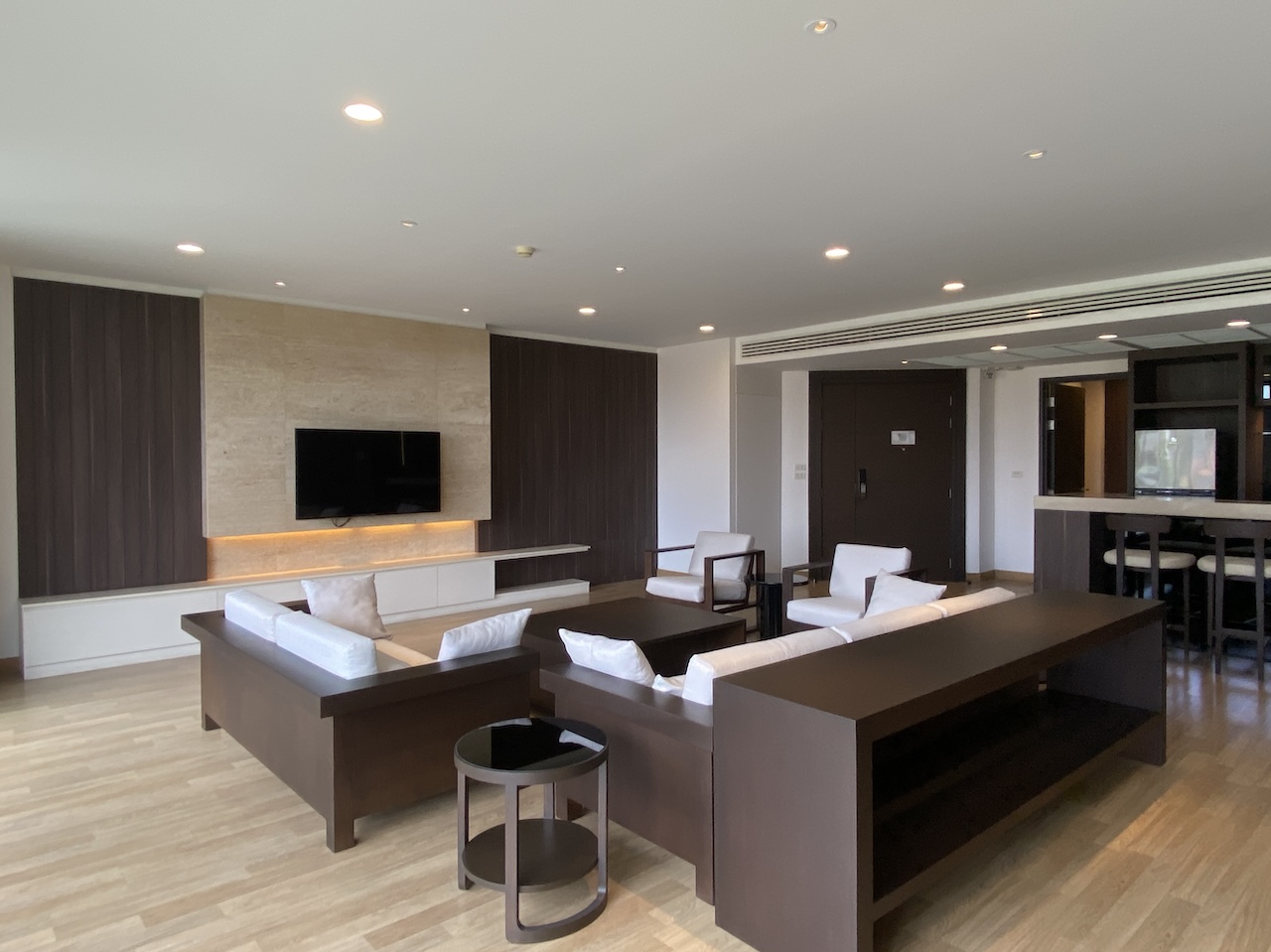 🔥Urgent Sale+🔥 Park Court Sukhumvit 77, near BTS On Nut station. Fully furnished and ready to move in.