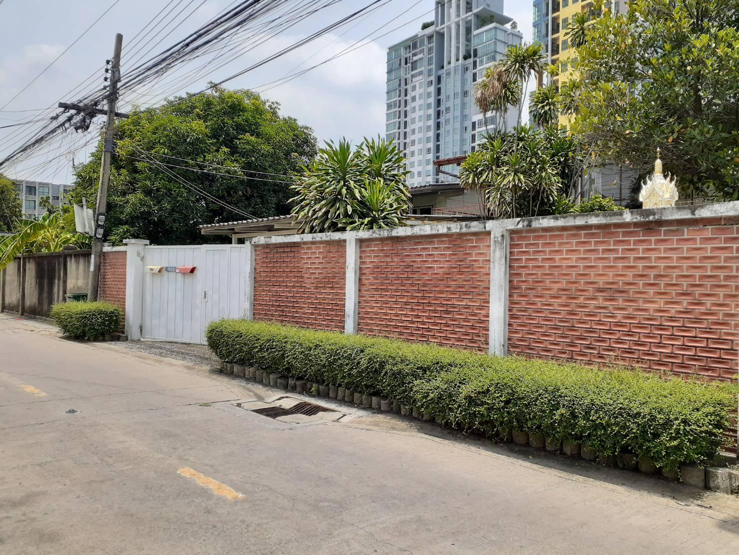 ที่ดินพร้อมสิ่งปลูกสร้าง 44,440,000 บาท ที่ดินพร้อมสิ่งปลูกสร้าง 44,440,000 บาท