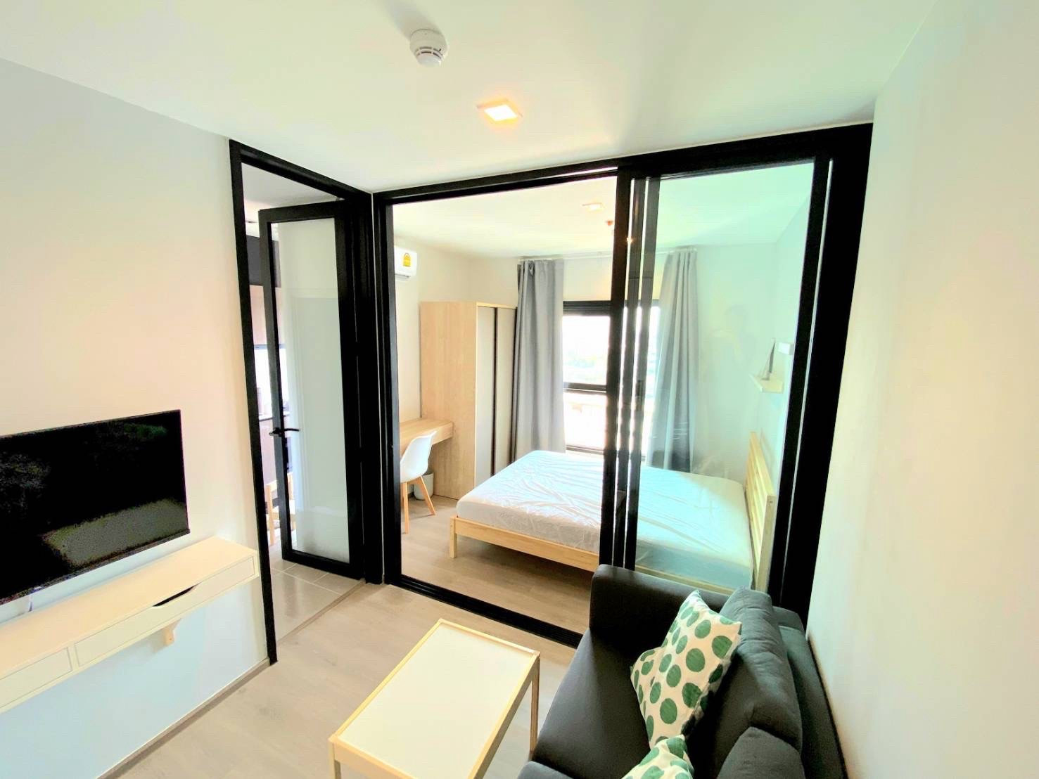 Minimal style room, ready to move in, near MRT Phetkasem 48.