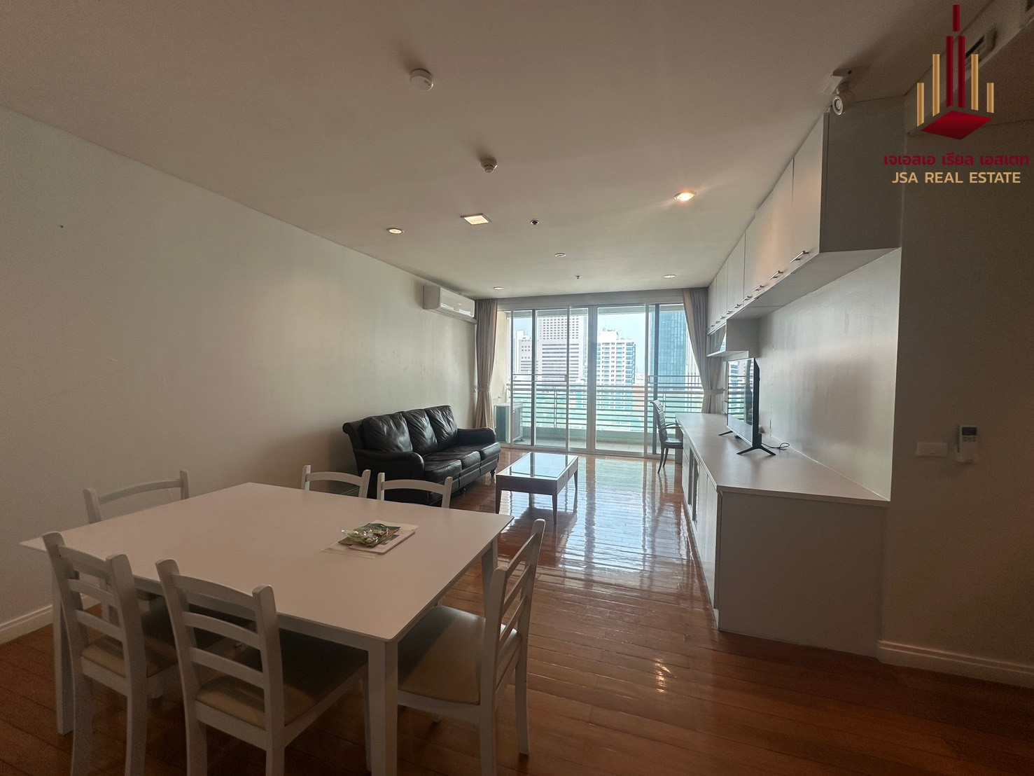 ✨ For Rent: The Royal Saladaeng Condo ✨💰 Only 80,000 THB/month
