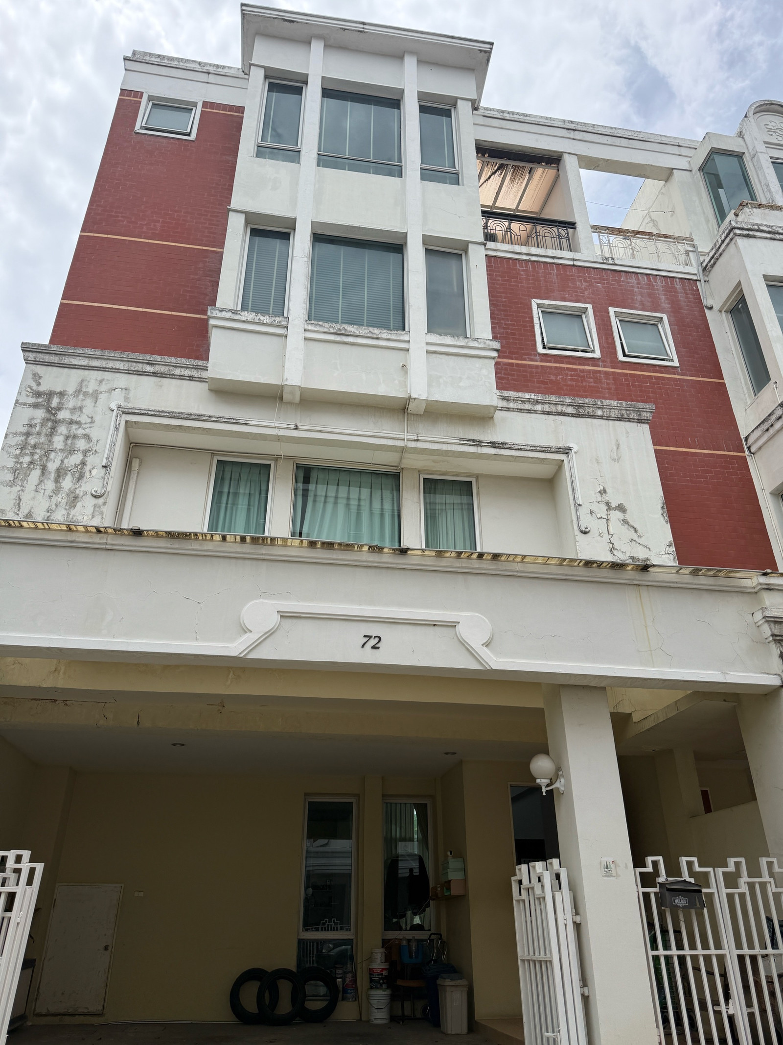 ขายทาวน์โฮม 4 ชั้น บ้านรวิภา สุขุมวิท 103 หลังมุม 37.8 ตร.ว. 5 นอน 6 น้ำ 9.8 ล้าน สนใจ 097 - 465 5644 Exclusive TC Home ขายทาวน์โฮม 4 ชั้น บ้านรวิภา สุขุมวิท 103 หลังมุม 37.8 ตร.ว. 5 นอน 6 น้ำ 9.8 ล้าน สนใจ 097 - 465 5644 Exclusive TC Home