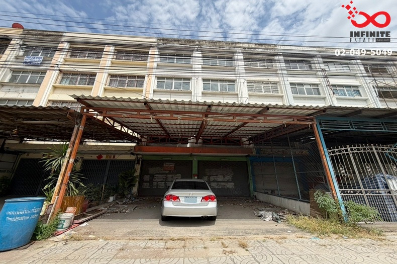 Commercial building for sale, 4 floors, 2 units, next to Nimitmai Road, Lam Luk Ka, usable area 304 sq m., trading location. Commercial building for sale, 4 floors, 2 units, next to Nimitmai Road, Lam Luk Ka, usable area 304 sq m., trading location.