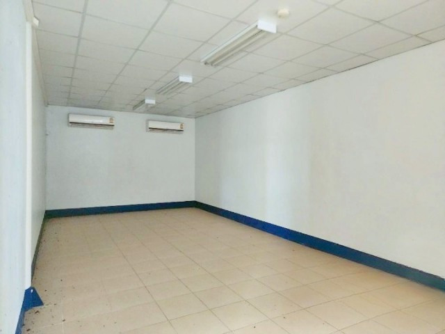 Warehouse with office space in Ban Chang KM 10 with total area 1,750 sq.m. or 437.5 sq.wa. Includes a 400 sq.m. factory building and 240 sq.m. office building with paved yard and parking. Near Sa Kaeo Fresh Market Intersection 950 m. and U- – รูปที่ 2