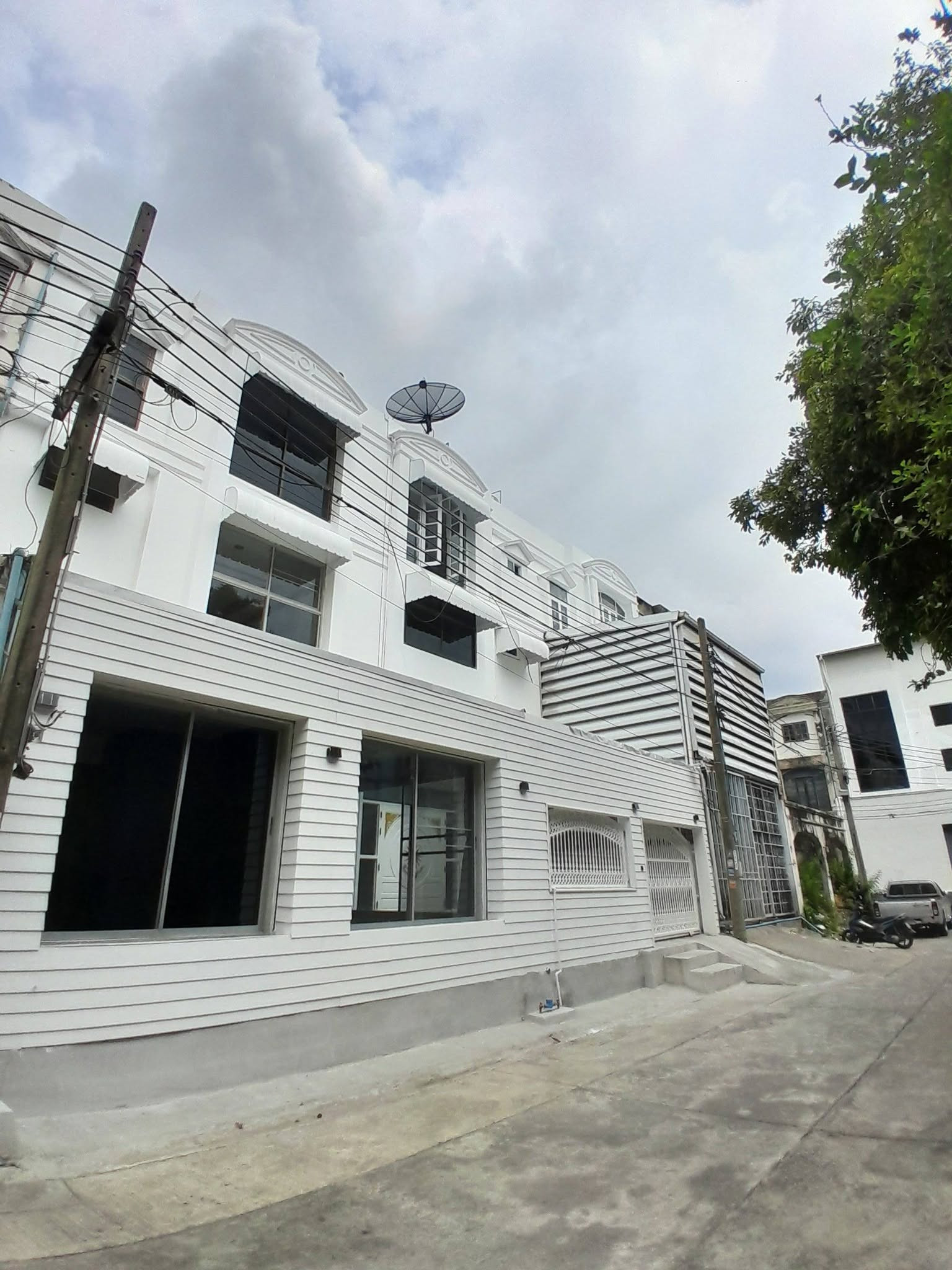 🏢 ขาย Townhouse 2 หลังเชื่อมกัน | พระราม 9 ซอย 11 — พร้อมผู้เช่า Yield 7.1% 🏢 ขาย Townhouse 2 หลังเชื่อมกัน | พระราม 9 ซอย 11 — พร้อมผู้เช่า Yield 7.1%
