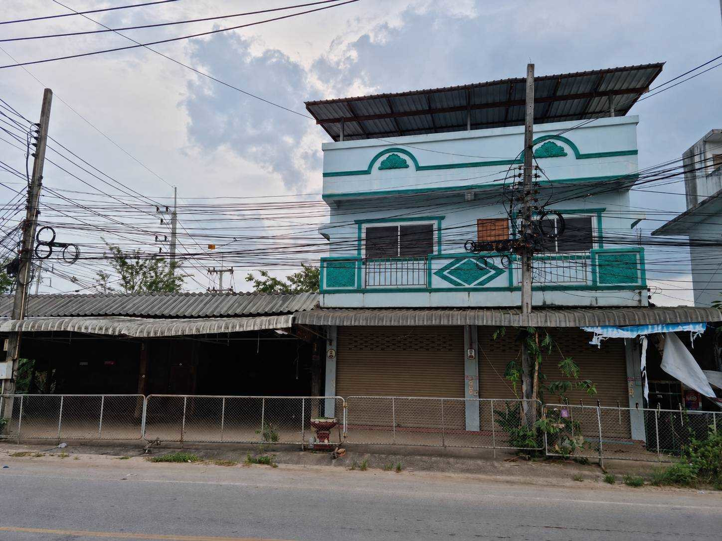 Commercial building for sale, 2 floors, 60 square meters, Doi Ang Khang, Chiang Mai Province **Price 3.5 million baht** (N.2295)