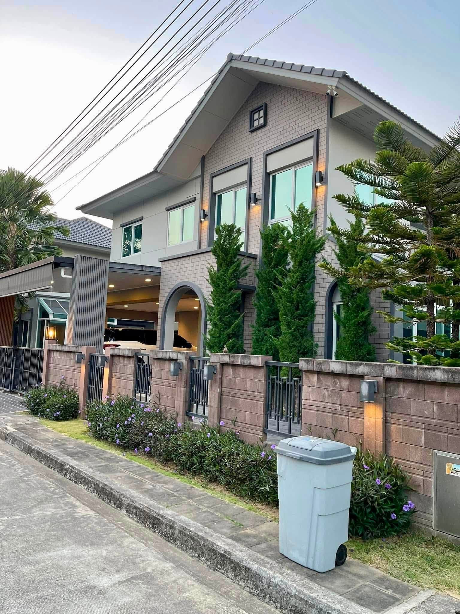 บ้านหรู ลัดดารมย์ อิลิแกนซ์ เส้น ถ.รวมโชค แถวศาลากลางเชียงใหม่ ในโครงการระดับพรีเมียม มีให้เลือก 2 หลัง – รูปที่ 2