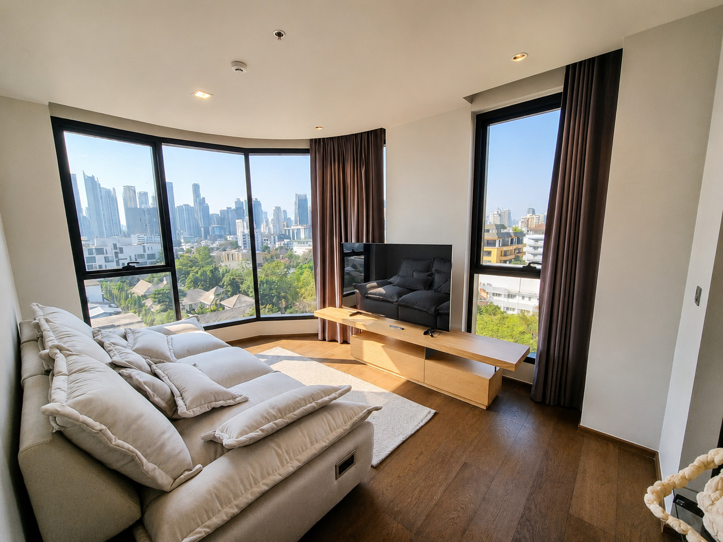 FOR RENT | Unblocked City View | Near BTS Thong Lo