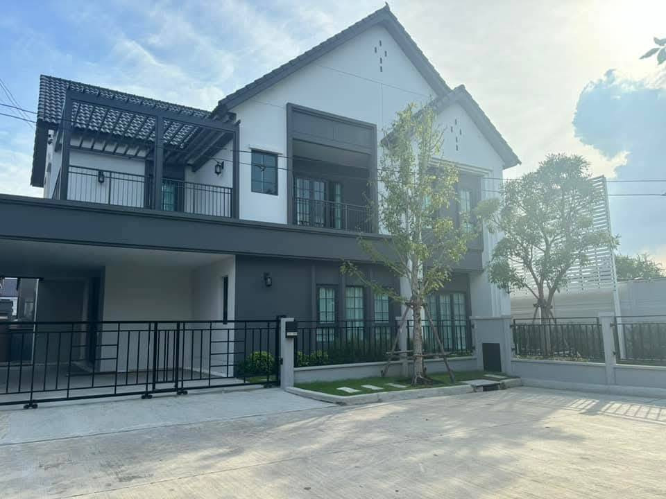 Single house for rent, Centro Bangna phase 2 (80.8 sq m.), corner house, 4 bedrooms, 5 bathrooms, near Mega Bangna. Single house for rent, Centro Bangna phase 2 (80.8 sq m.), corner house, 4 bedrooms, 5 bathrooms, near Mega Bangna.