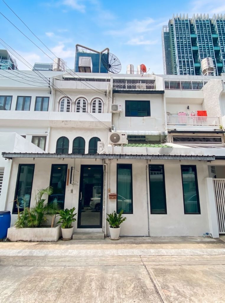 ให้เช่า บ้าน 4 ชั้น ซอยคอนแวนต์ สีลม–สาทร ใจกลางเมือง เยื้อง BNH Hospital 