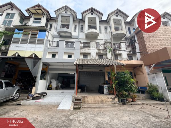 3-story commercial building for sale, Green Garden Home Village, Khlong 11, Pathum Thani, near the fresh market.