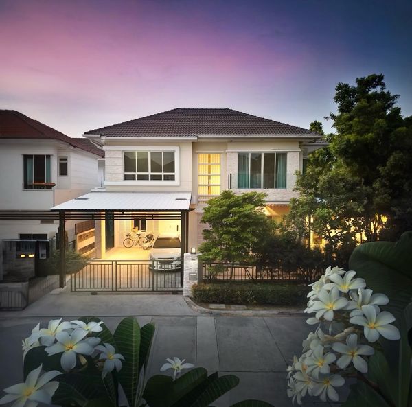 Bangkok Boulevard Rama 9 – Srinakarin , A rare corner house with the largest land area 🏠