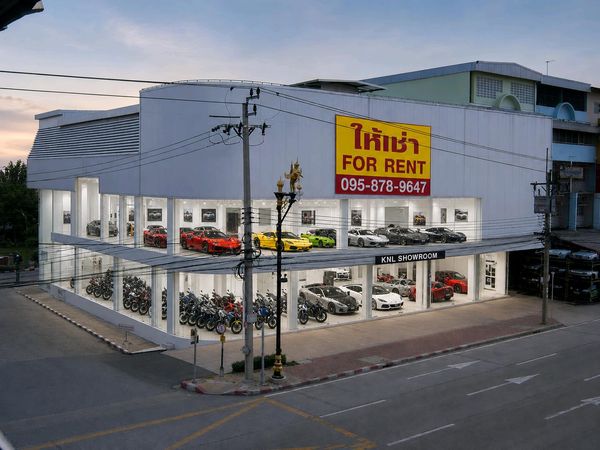 🚘 Large Stand-Alone Showroom for Rent | Convertible to Service Center | 3-Storey Corner Building | Bang Phli – King Kaew, Near Suvarnabhumi Airport 