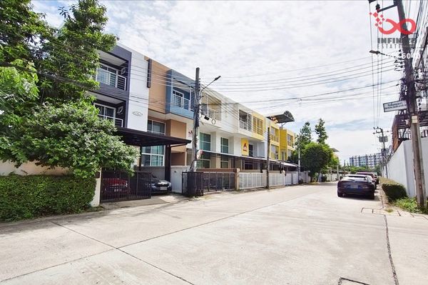 Townhouse for sale, 3 floors, 45 sq m, Deewan Village, On Nut 74/1, near the Yellow Line, Si Nut Station.