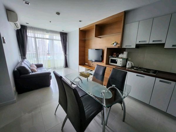 Soi Sukhumvit 11 | Location in the heart of Sukhumvit, near BTS Nana, 2 bedrooms 🛏️2 bathrooms 🚿 in the hottest Sukhumvit location! Suitable for families, couples, friends who want to share a room. or people working in the Asoke-Sukhumvit area With an are