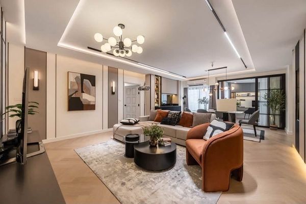 4-Bedroom Condo with 2 balconies for Sale in Thonglor, Newly Renovated Near BTS Thong Lo
